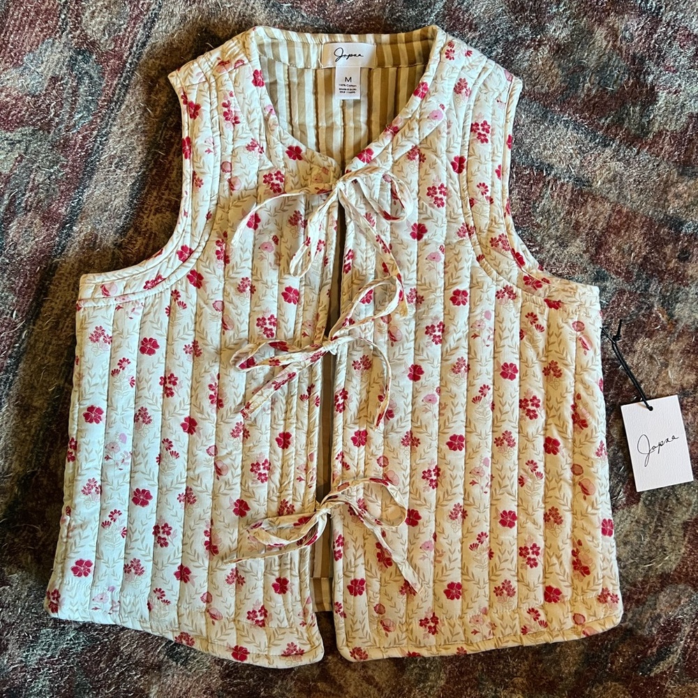 Trendy Japna Cream Floral Quilted Vest